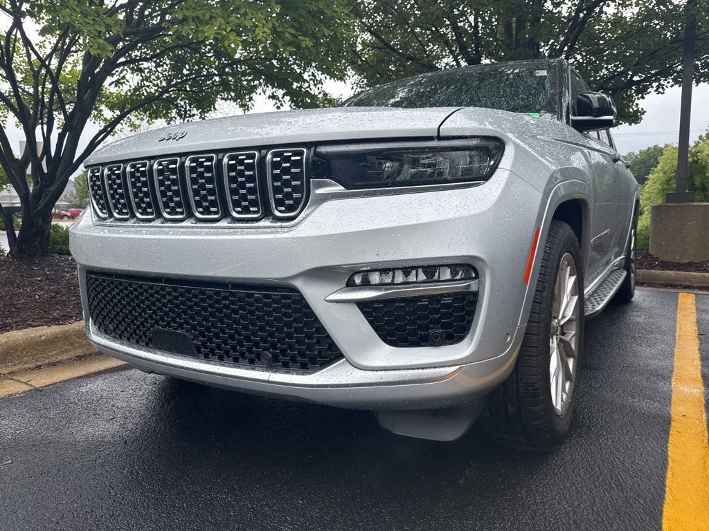 2023 Jeep Grand Cherokee Summit photo 11