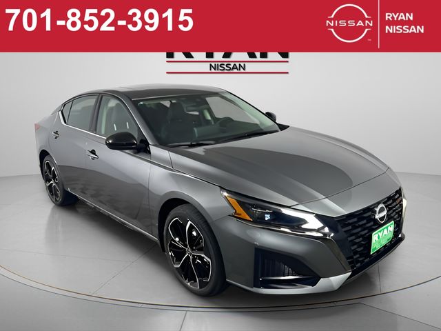 2025 Nissan Altima SR's photo