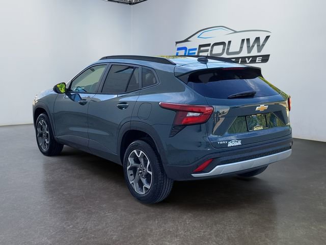 2025 Chevrolet Trax LT photo 5