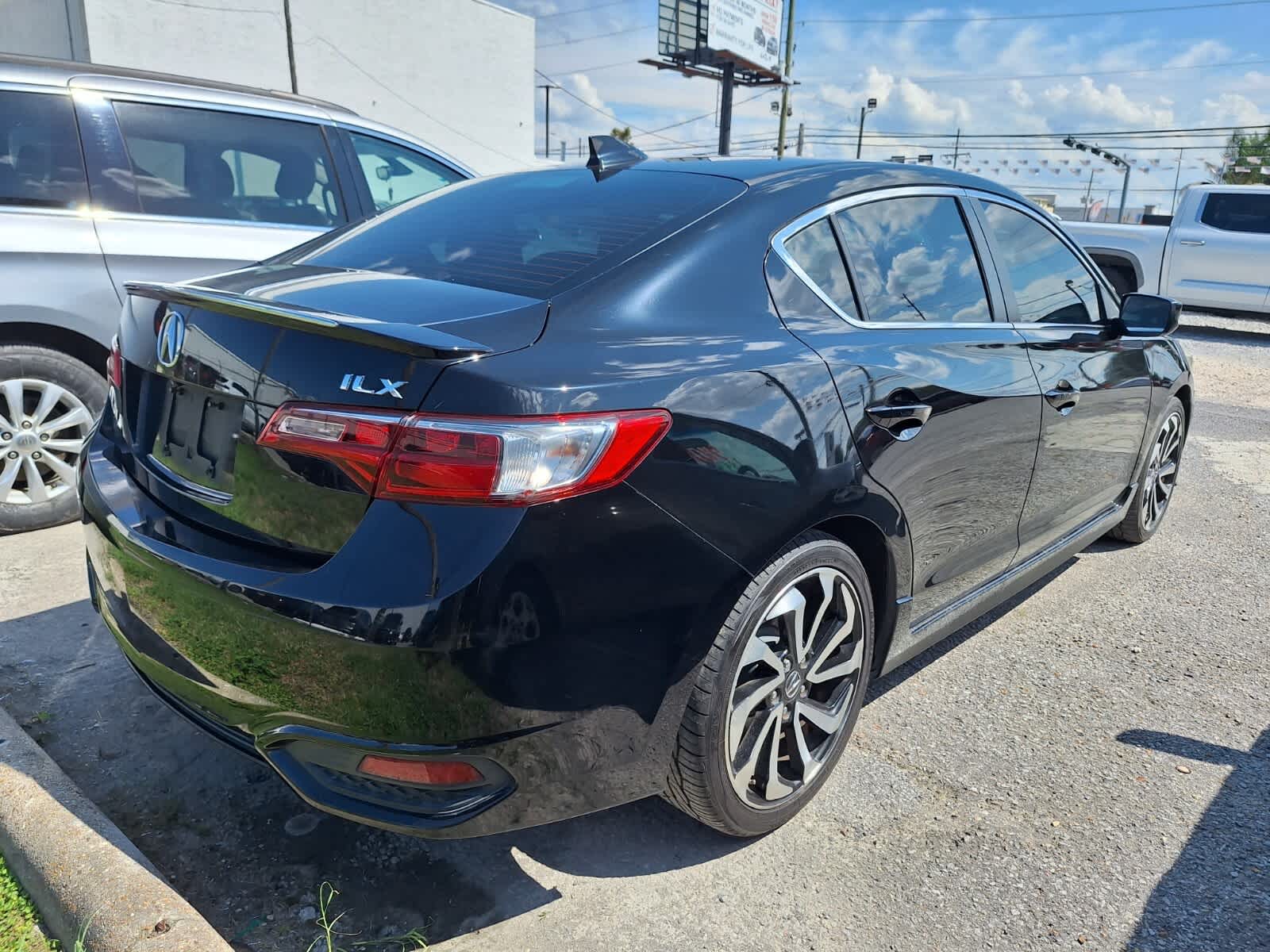 2017 Acura ILX Technology Plus A-Spec photo 3