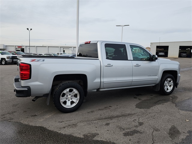 2017 Chevrolet Silverado 1500 LT photo 2