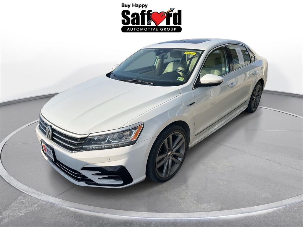 2019 Volkswagen Passat SE R-Line's photo