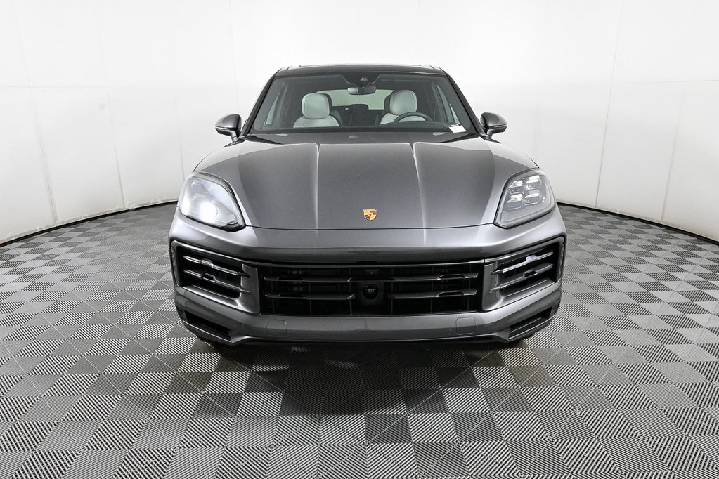 2025 Porsche Cayenne photo 36