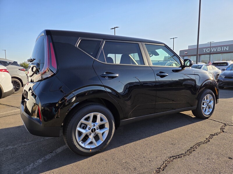 2025 Kia Soul S photo 3