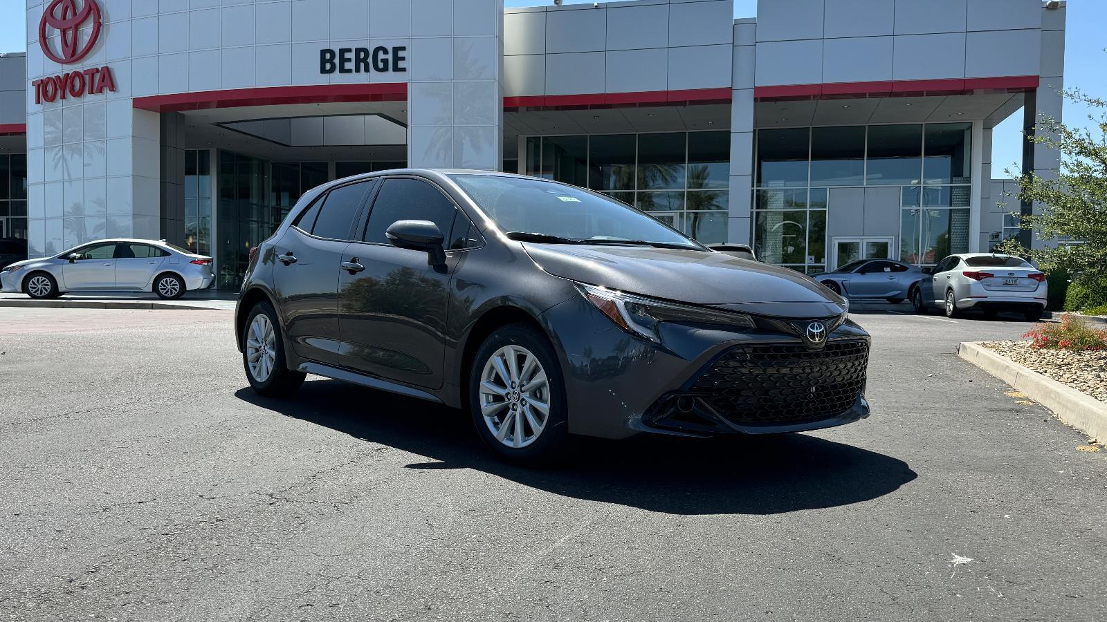 2026 Toyota Corolla Hatchback SE's photo