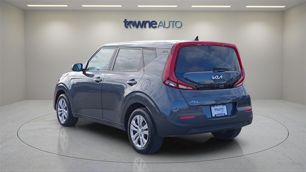 2022 Kia Soul LX photo 2