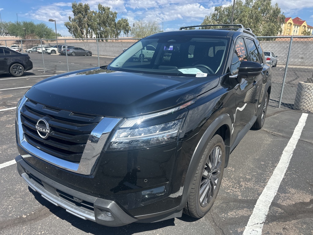 2022 Nissan Pathfinder SL photo 3
