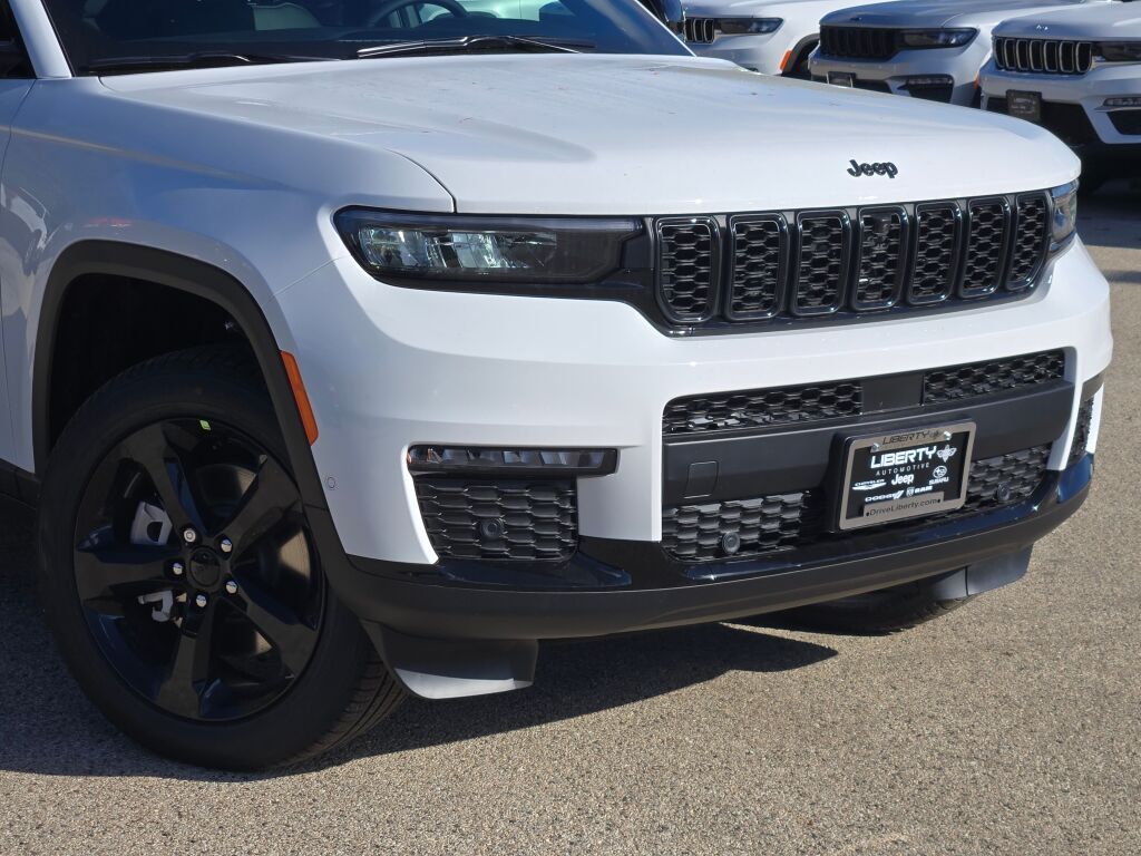 2025 Jeep Grand Cherokee Limited photo 2