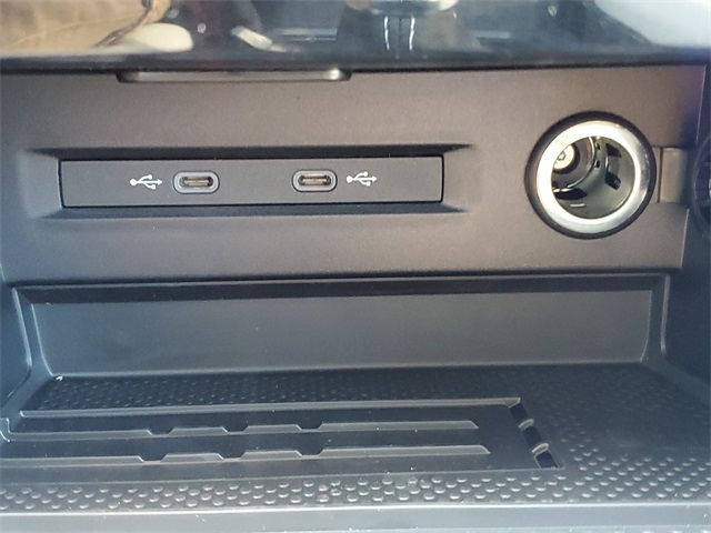 2025 Volkswagen Taos SE photo 28