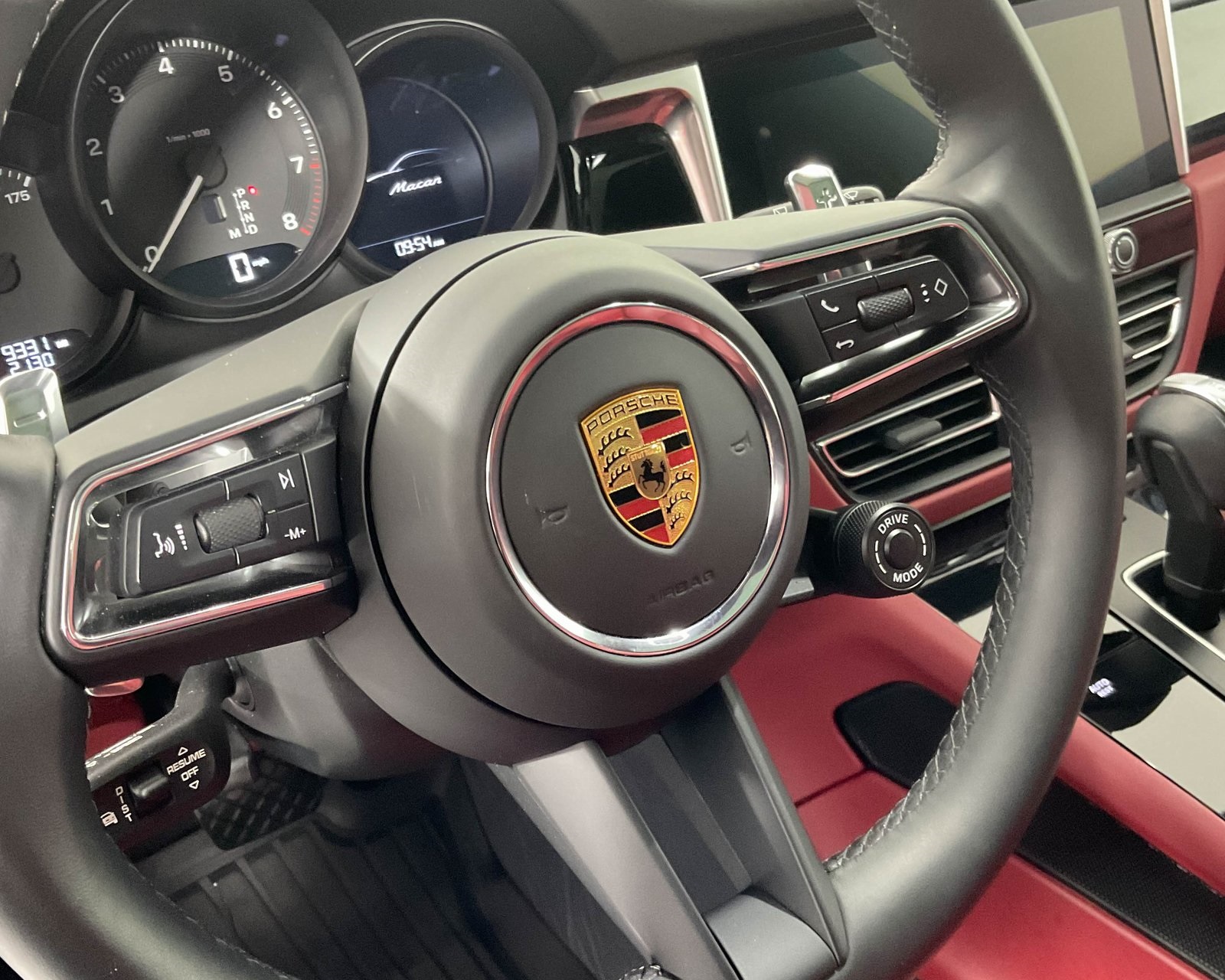 2024 Porsche Macan S photo 18