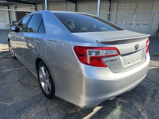 2013 Toyota Camry SE photo 3