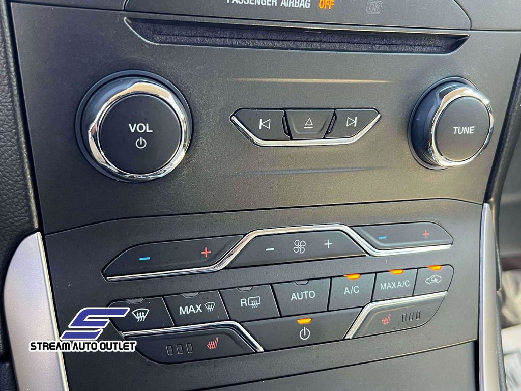 2017 Ford Edge SEL photo 24