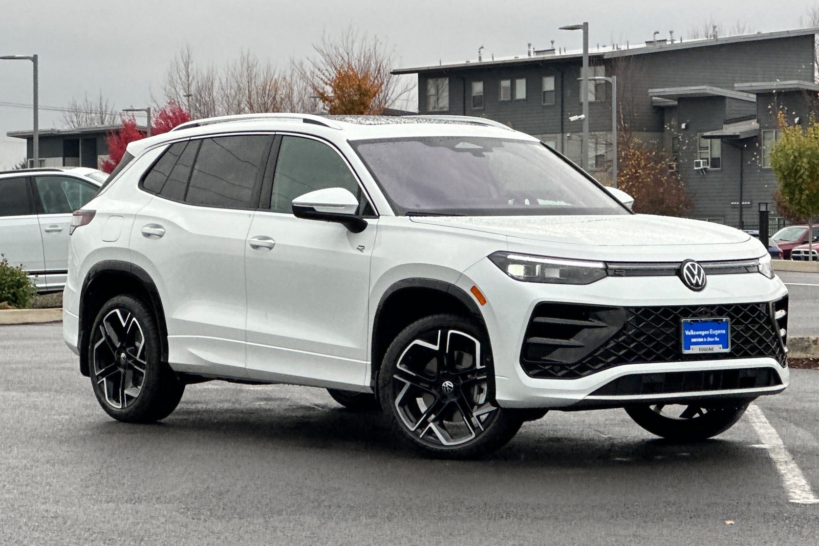 2026 Volkswagen Tiguan SEL R-LINE TURBO's photo