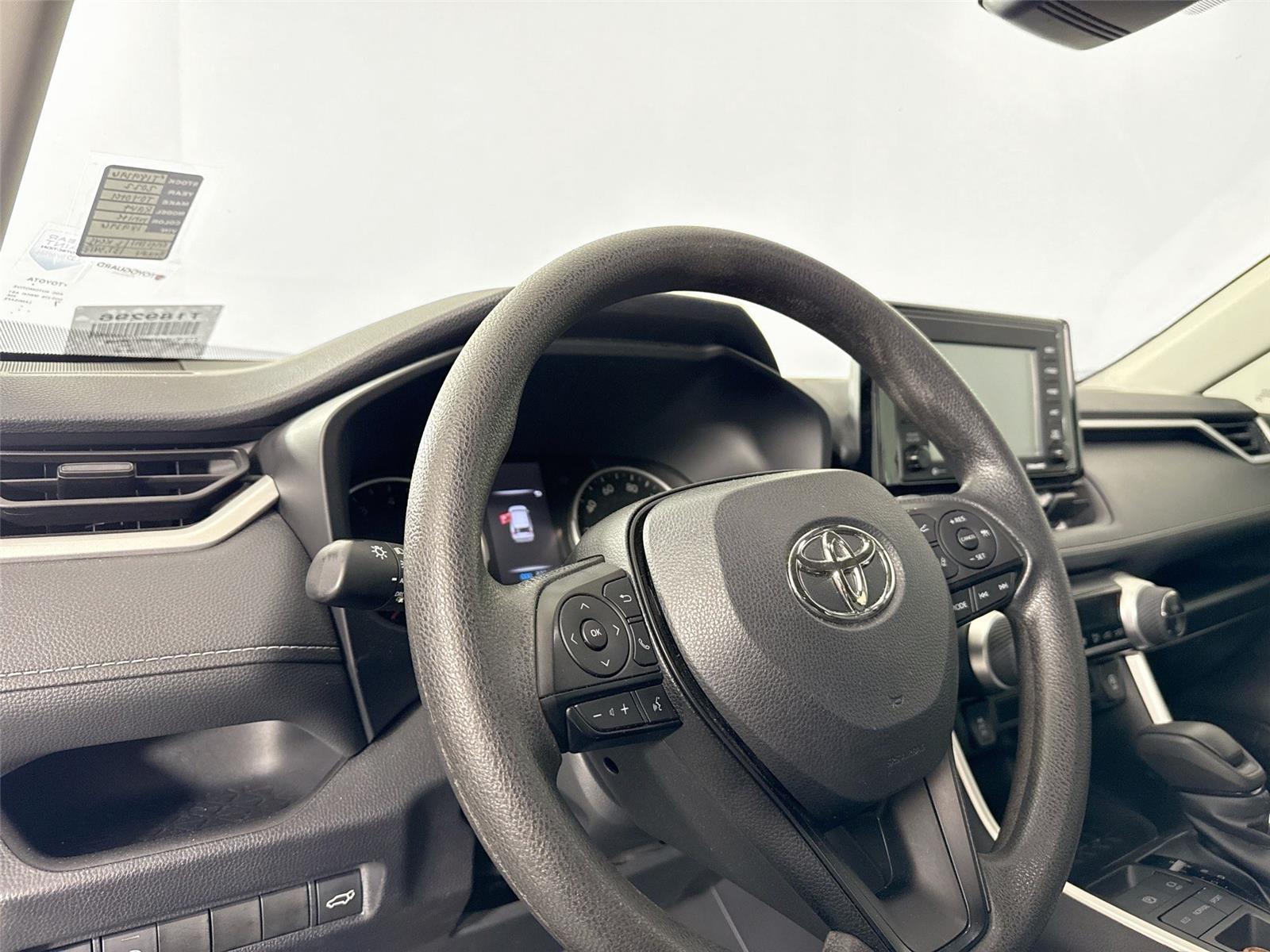 2022 Toyota RAV4 XLE photo 10