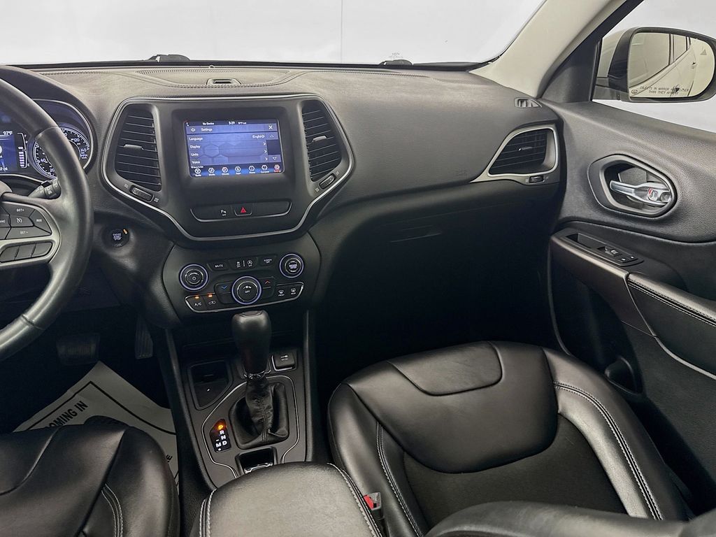 2019 Jeep Cherokee Latitude photo 25