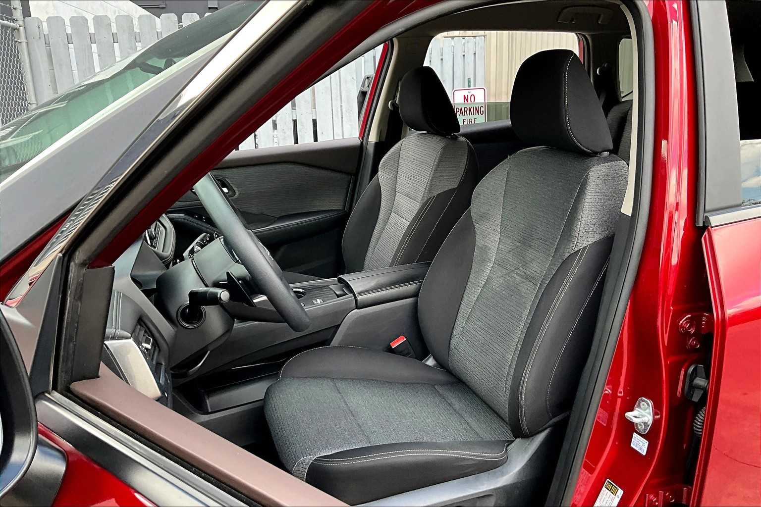 2023 Nissan Rogue SV photo 7