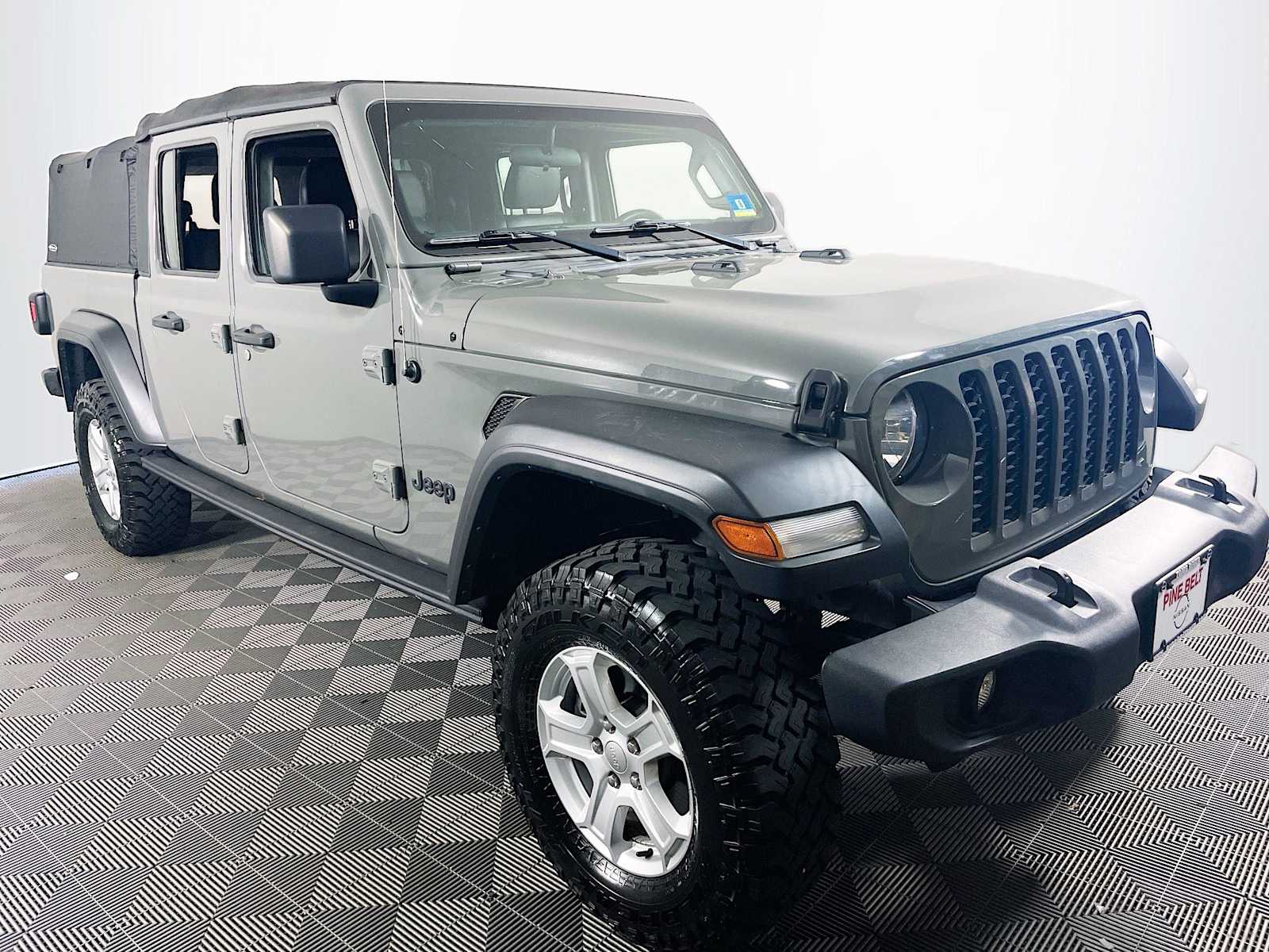 2020 Jeep Gladiator Sport photo 3