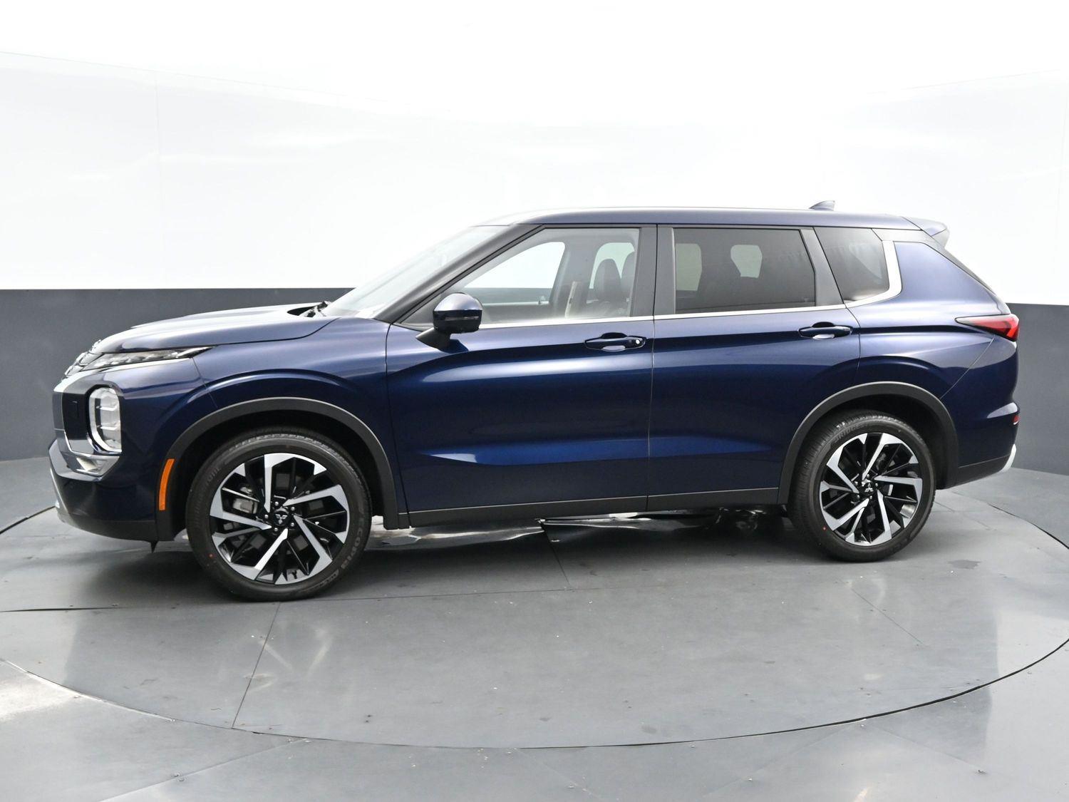2024 Mitsubishi Outlander SE photo 4