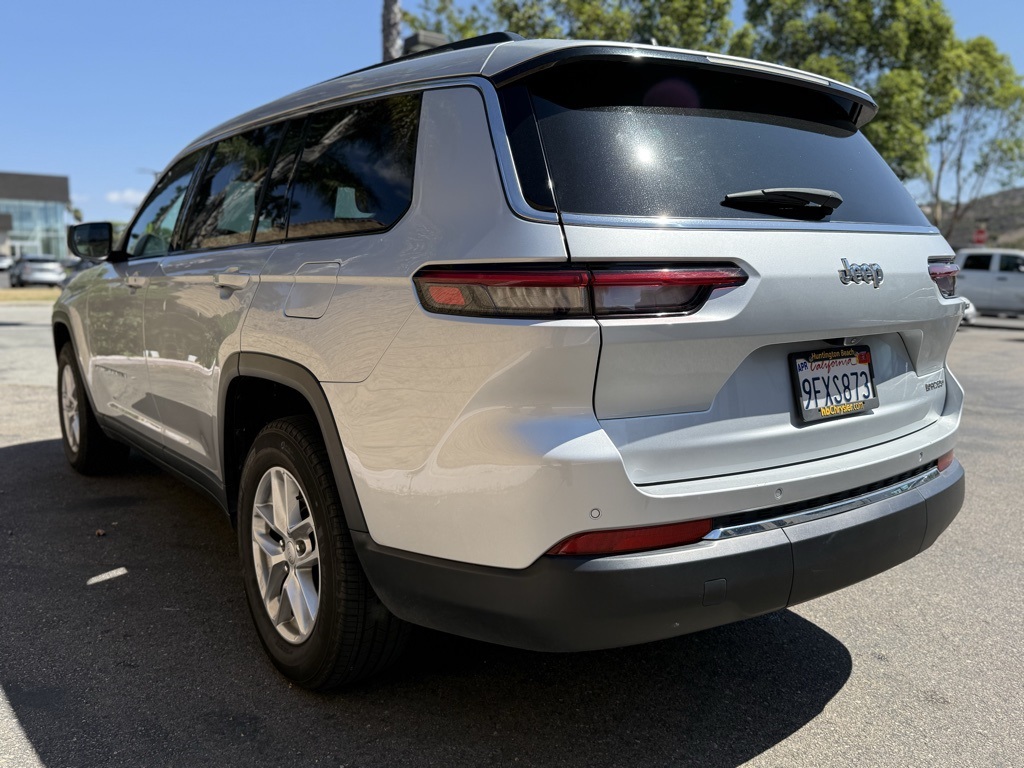2023 Jeep Grand Cherokee Laredo photo 2