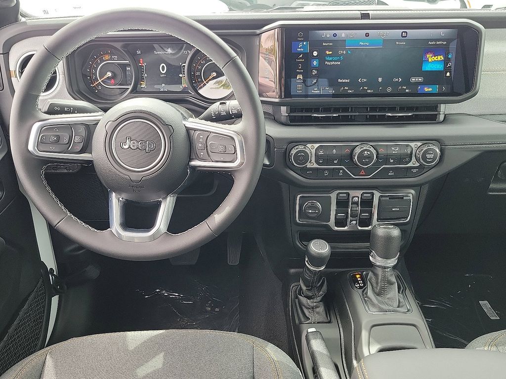 2025 Jeep Wrangler Sahara photo 4