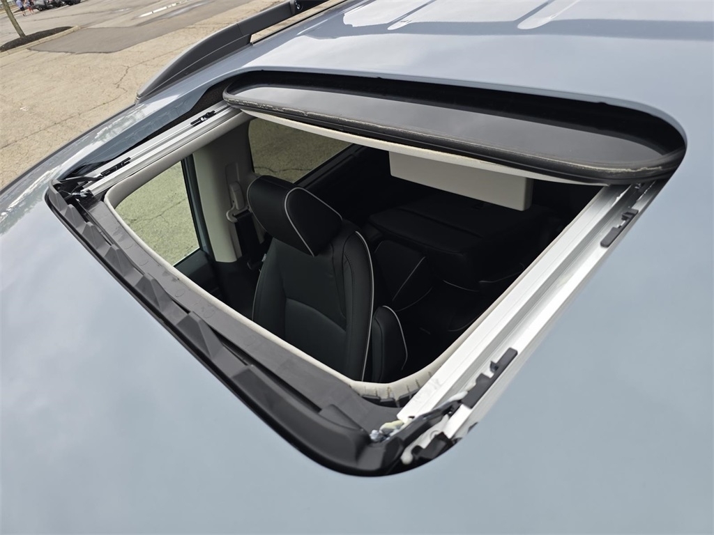 2026 Honda Odyssey Touring photo 3