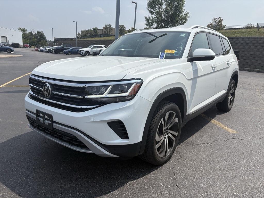 2023 Volkswagen Atlas SEL photo 2