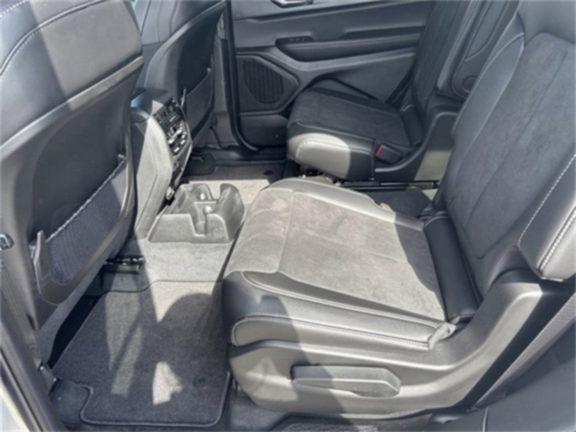 2025 Jeep Grand Cherokee Altitude photo 18