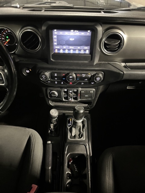 2020 Jeep Wrangler Unlimited Sahara photo 25