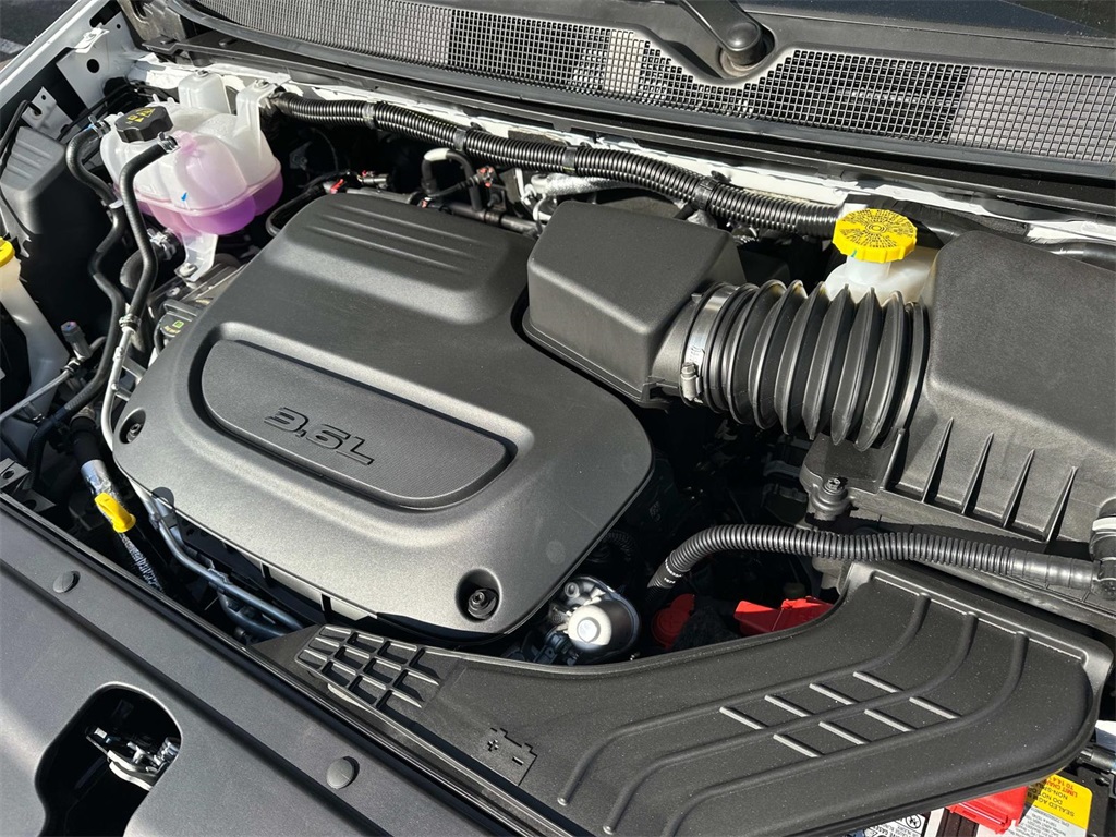 2025 Chrysler Pacifica photo 13