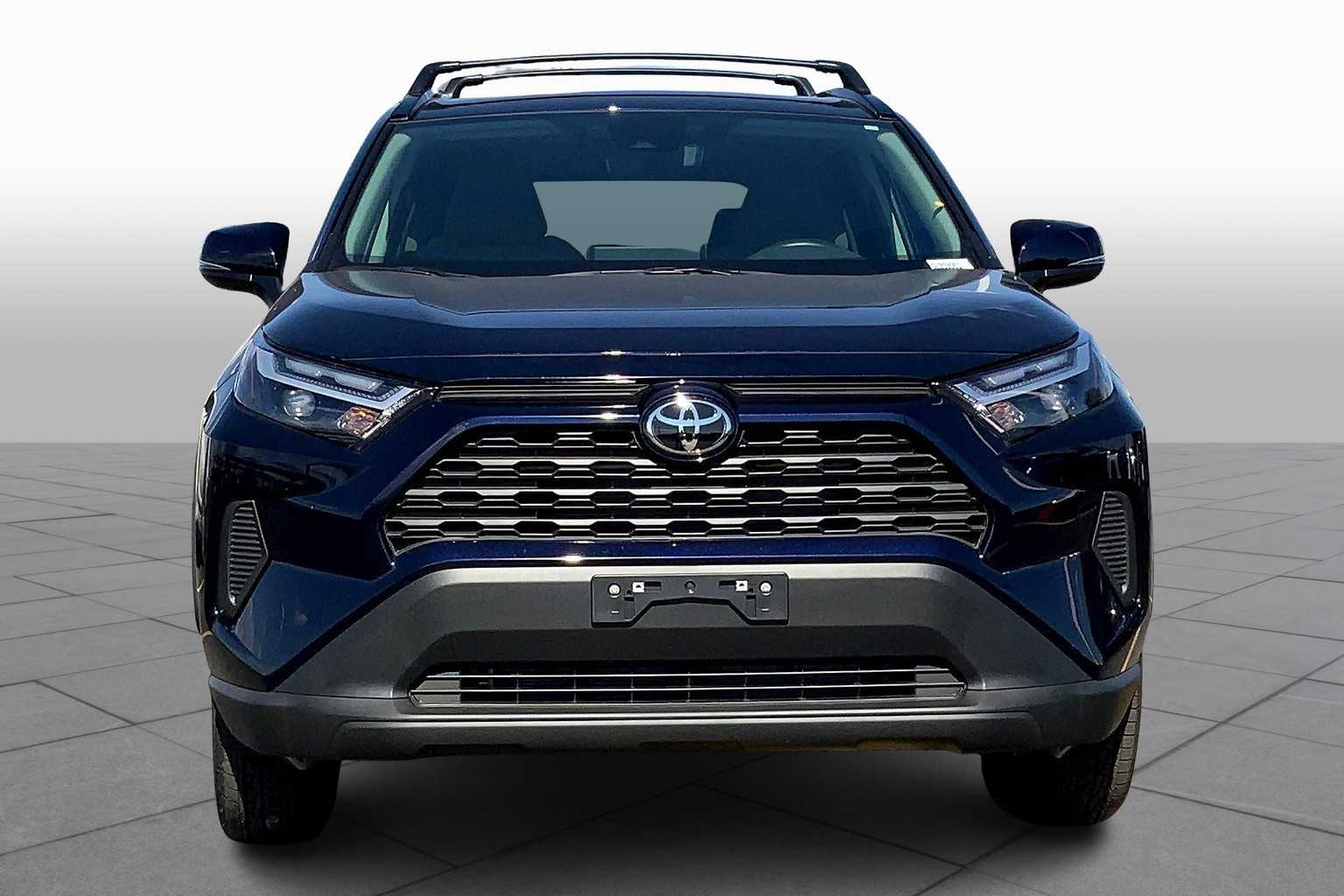 2025 Toyota RAV4 Hybrid XLE photo 3