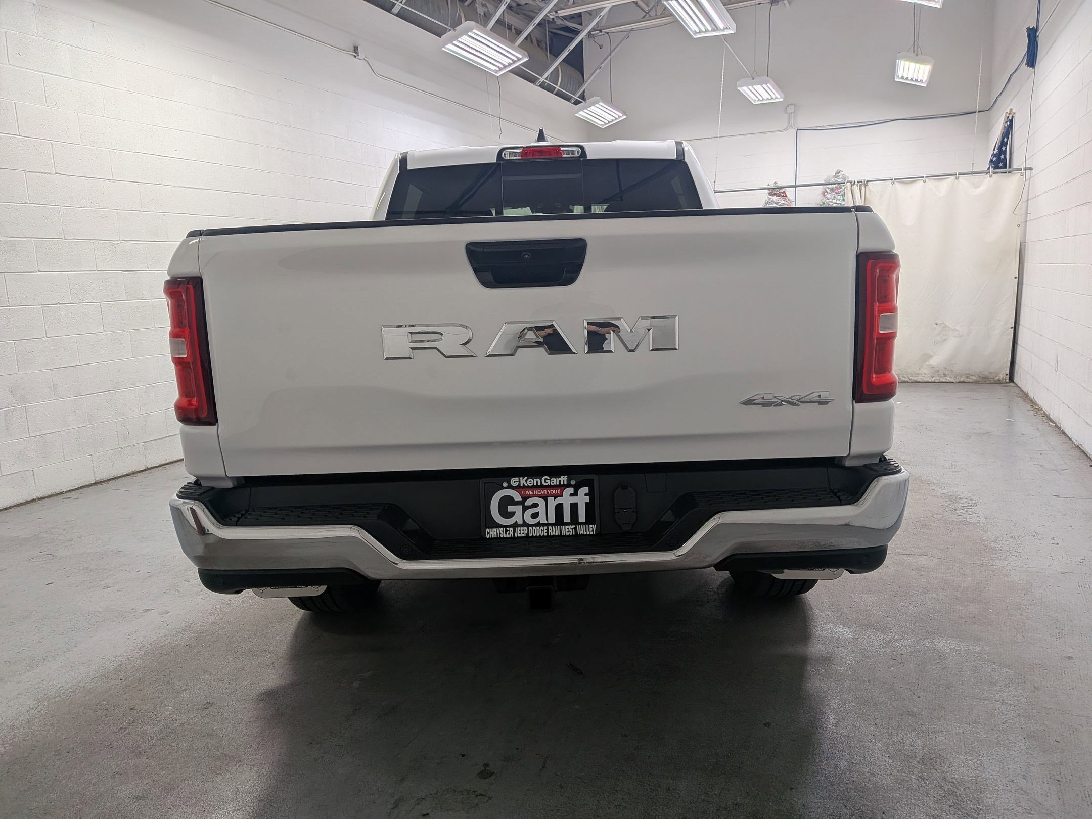 2025 Ram 1500 Tradesman photo 3