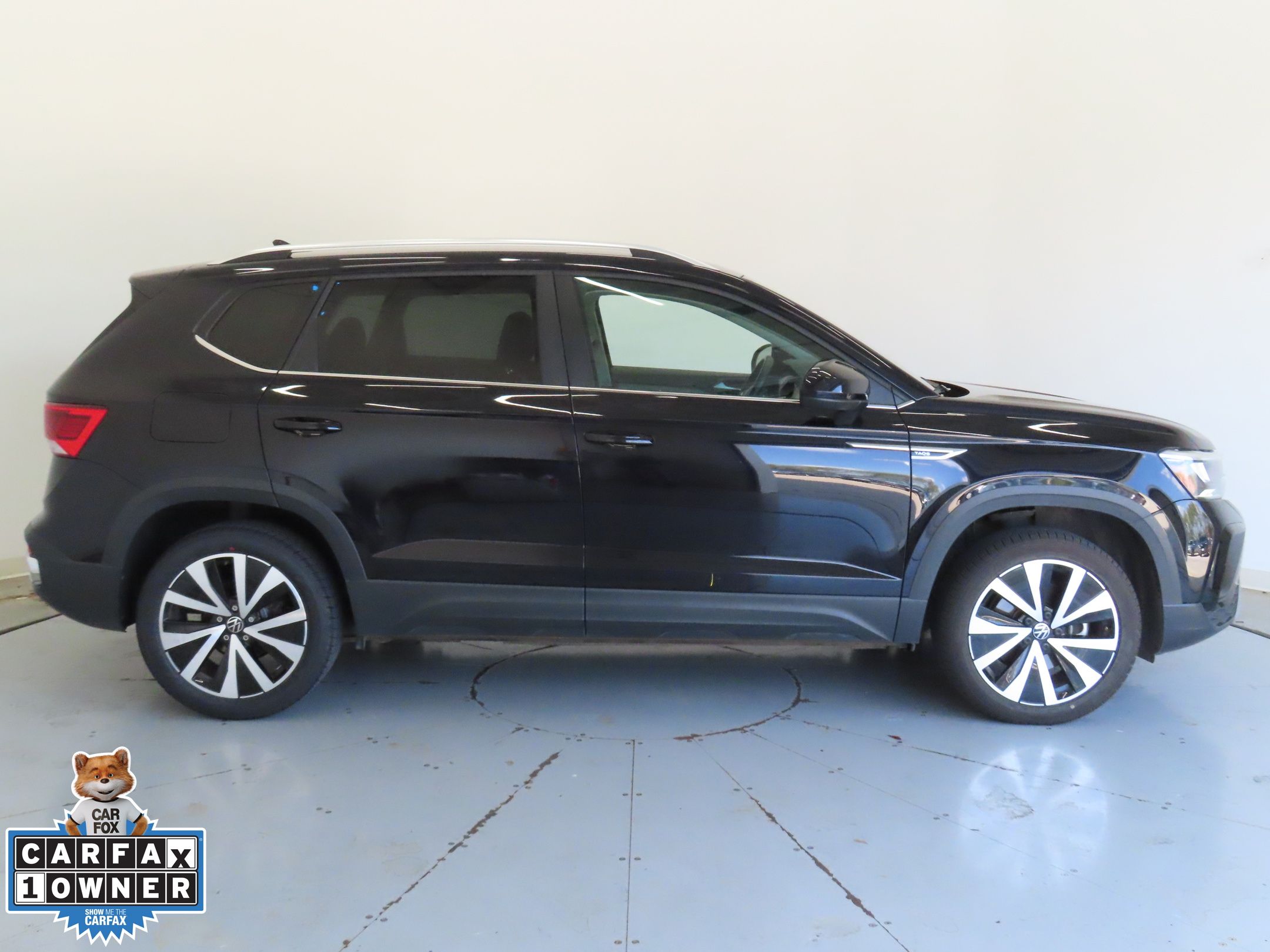 2024 Volkswagen Taos SE photo 2