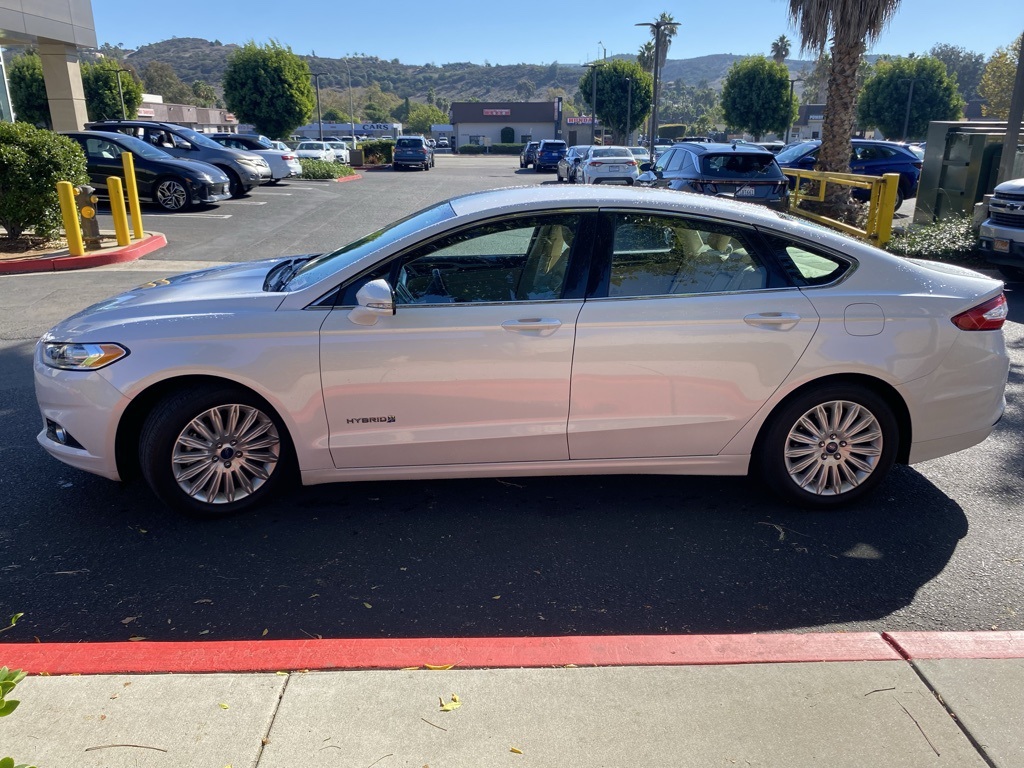 Used 2016 White Ford SE image 4