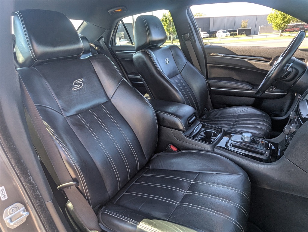 2019 Chrysler 300 S photo 28
