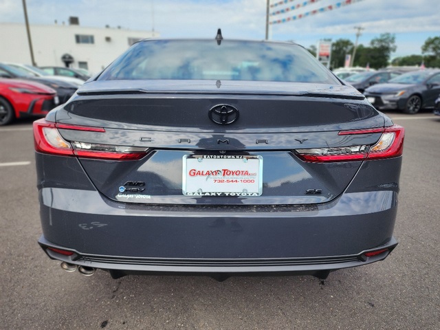 2025 Toyota Camry SE photo 5