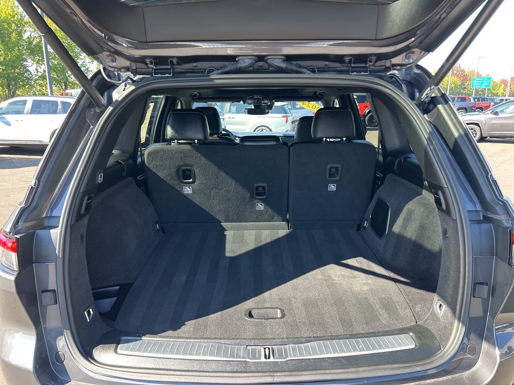2024 Jeep Grand Cherokee Overland photo 3