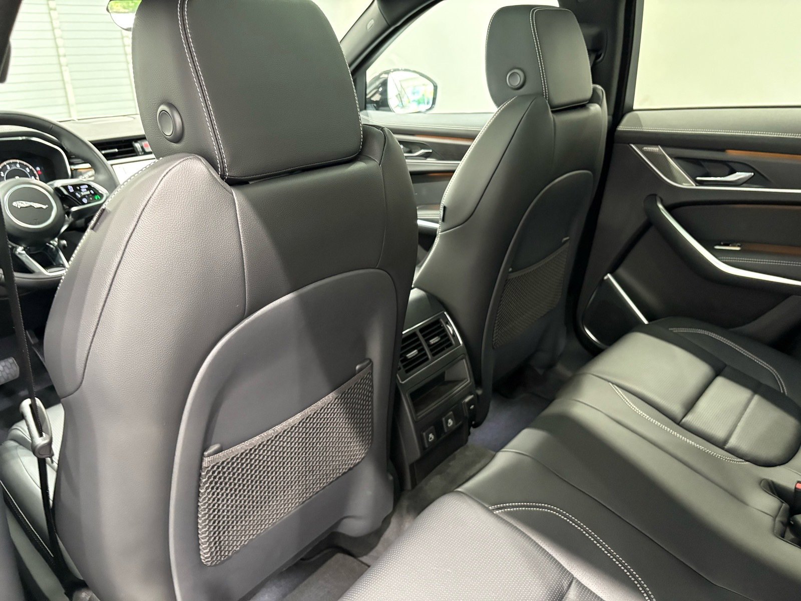 2026 Jaguar F-PACE R-Dynamic S P250 photo 10