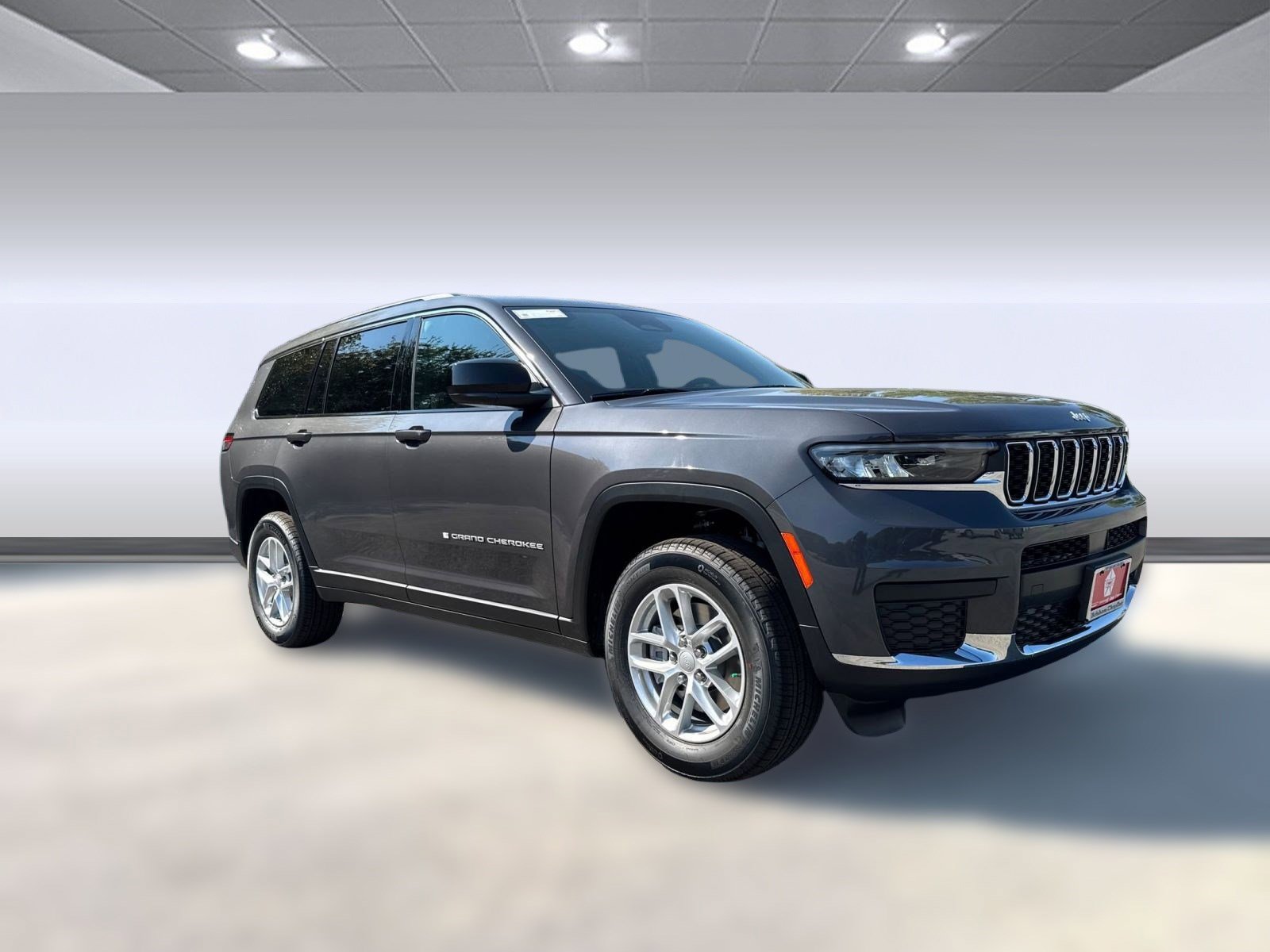 2025 Jeep Grand Cherokee Laredo photo 4