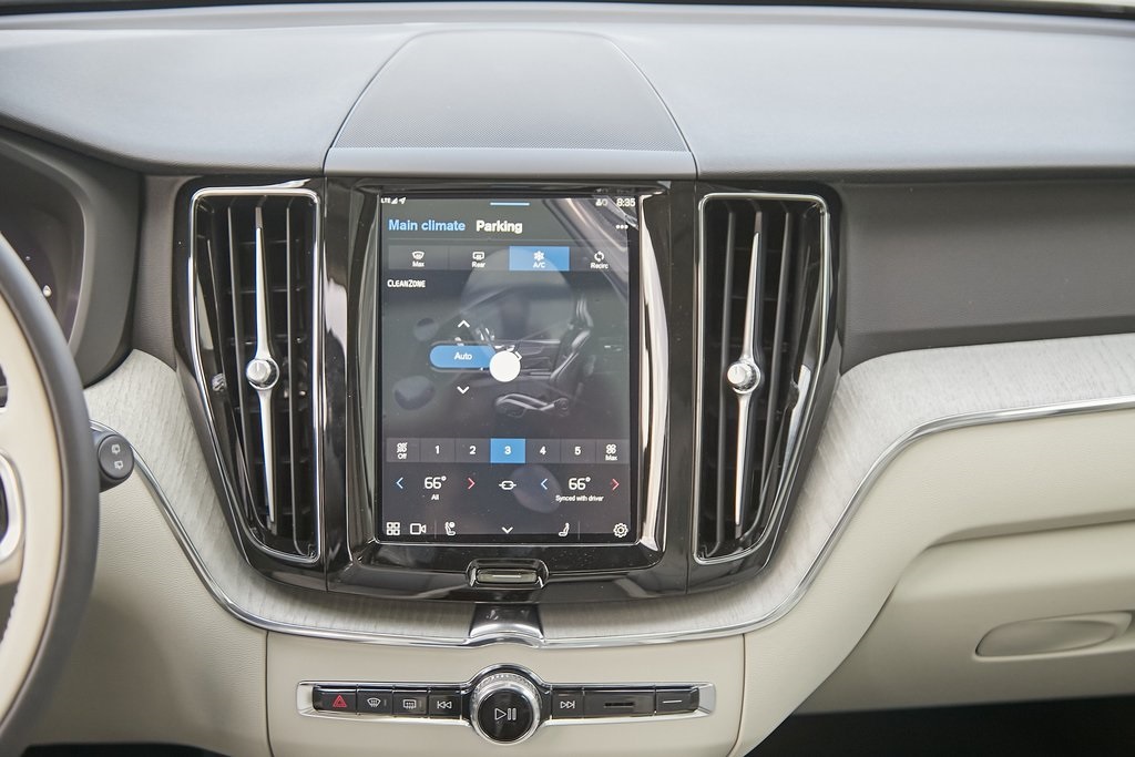 2025 VOLVO XC60 - Image 24