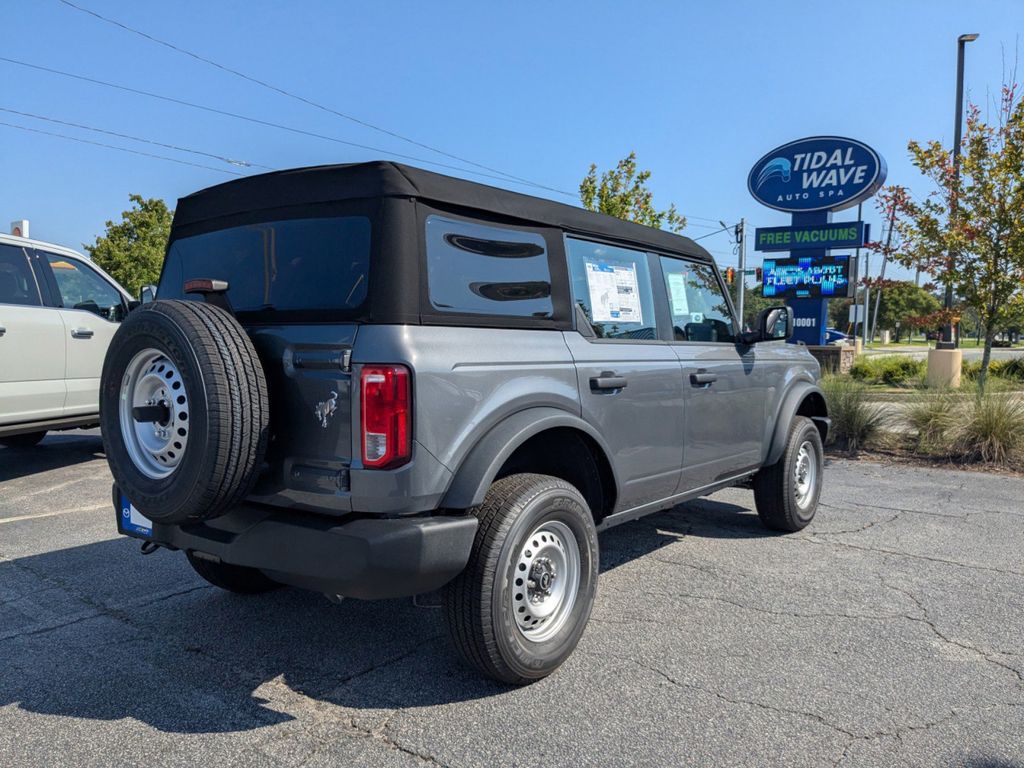 2025 Ford Bronco Base photo 2