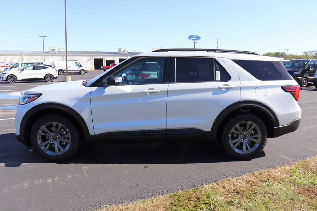 2026 Ford Explorer photo 3