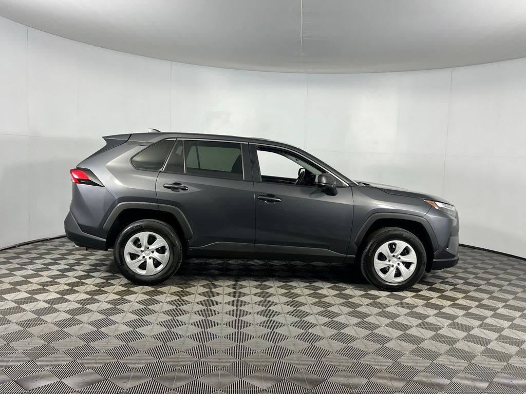 2024 Toyota RAV4 LE photo 2