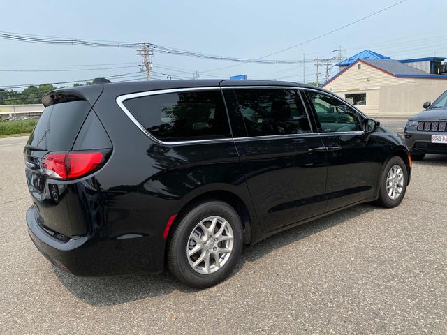 2025 Chrysler Voyager LX photo 2