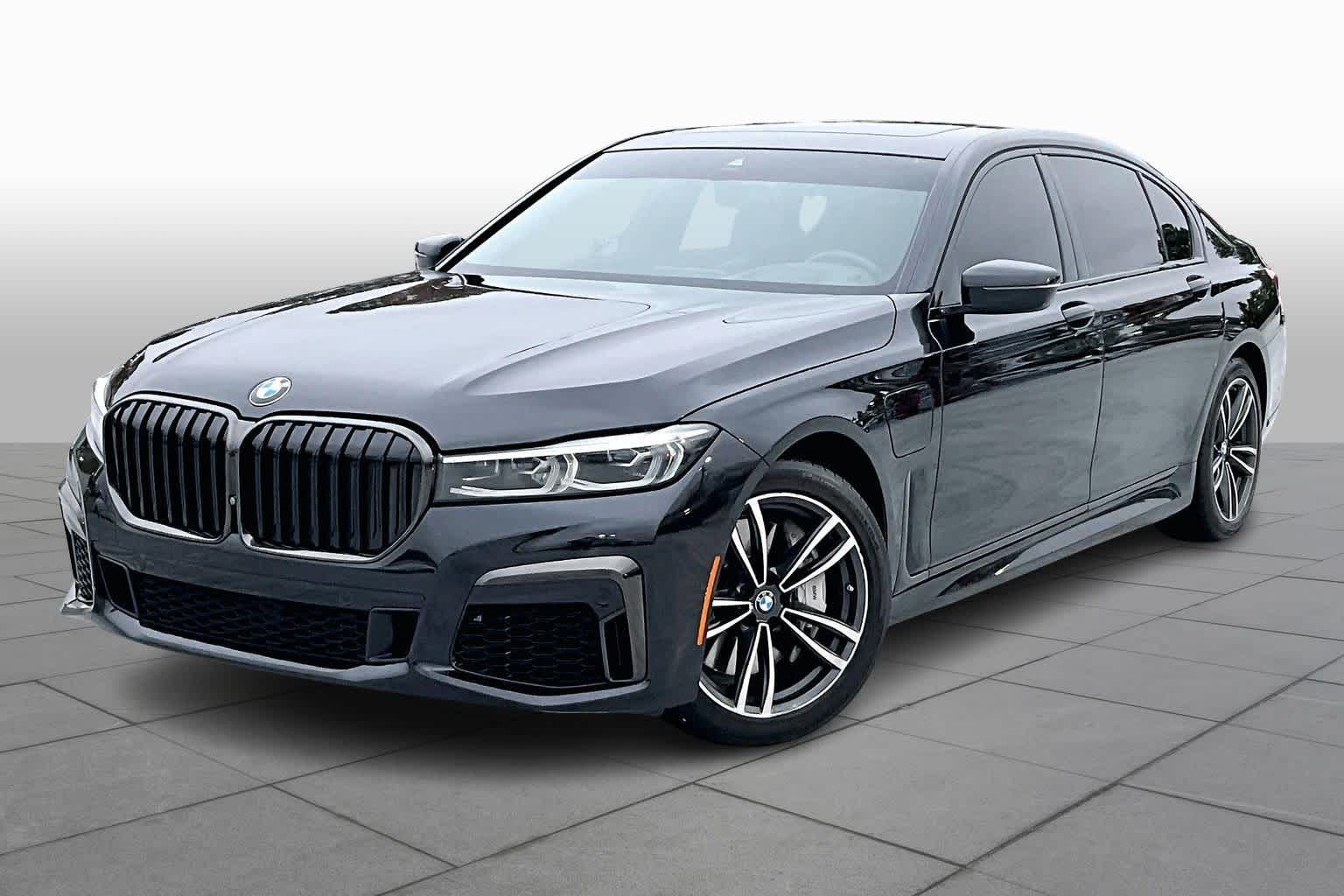 2020 BMW 7 Series 745e's photo