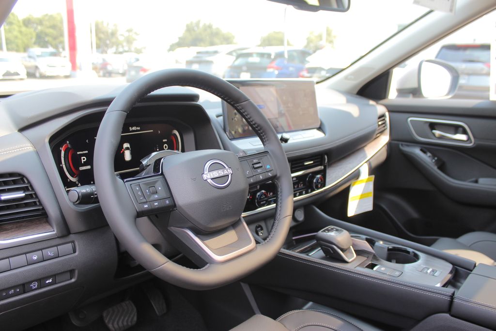 2025 Nissan Rogue Platinum photo 10