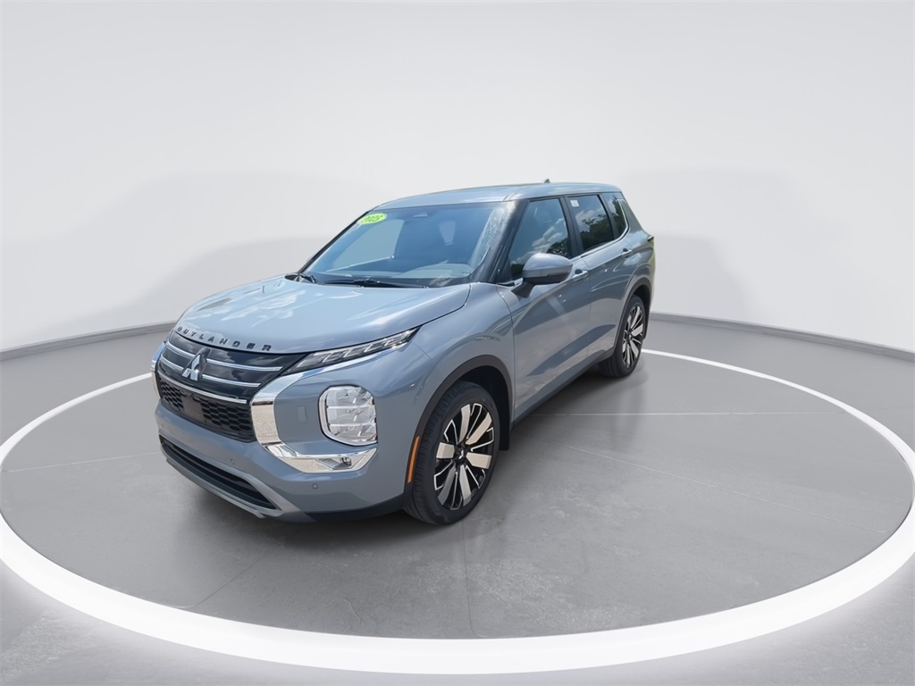 2025 Mitsubishi Outlander SE photo 4