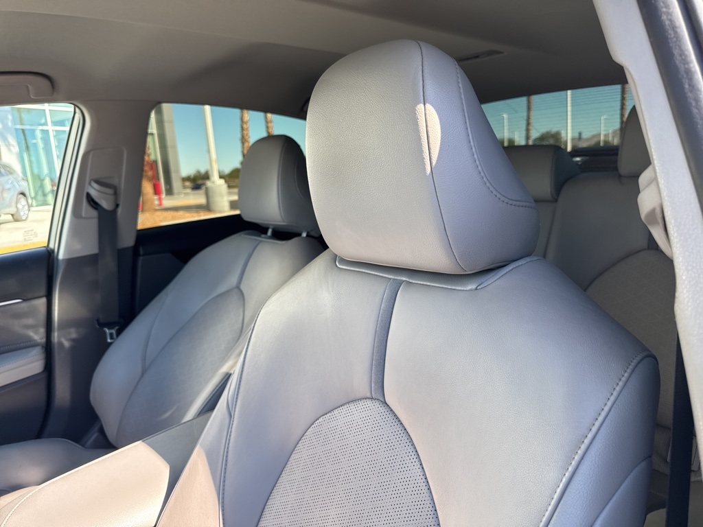 2018 Toyota Camry XSE photo 14