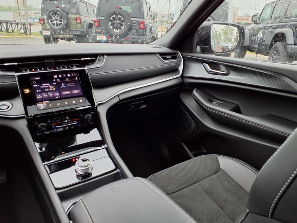 2025 Jeep Grand Cherokee Altitude X photo 11