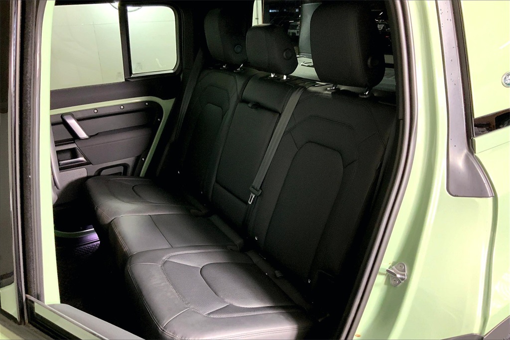 2023 Land Rover Defender 110 photo 24