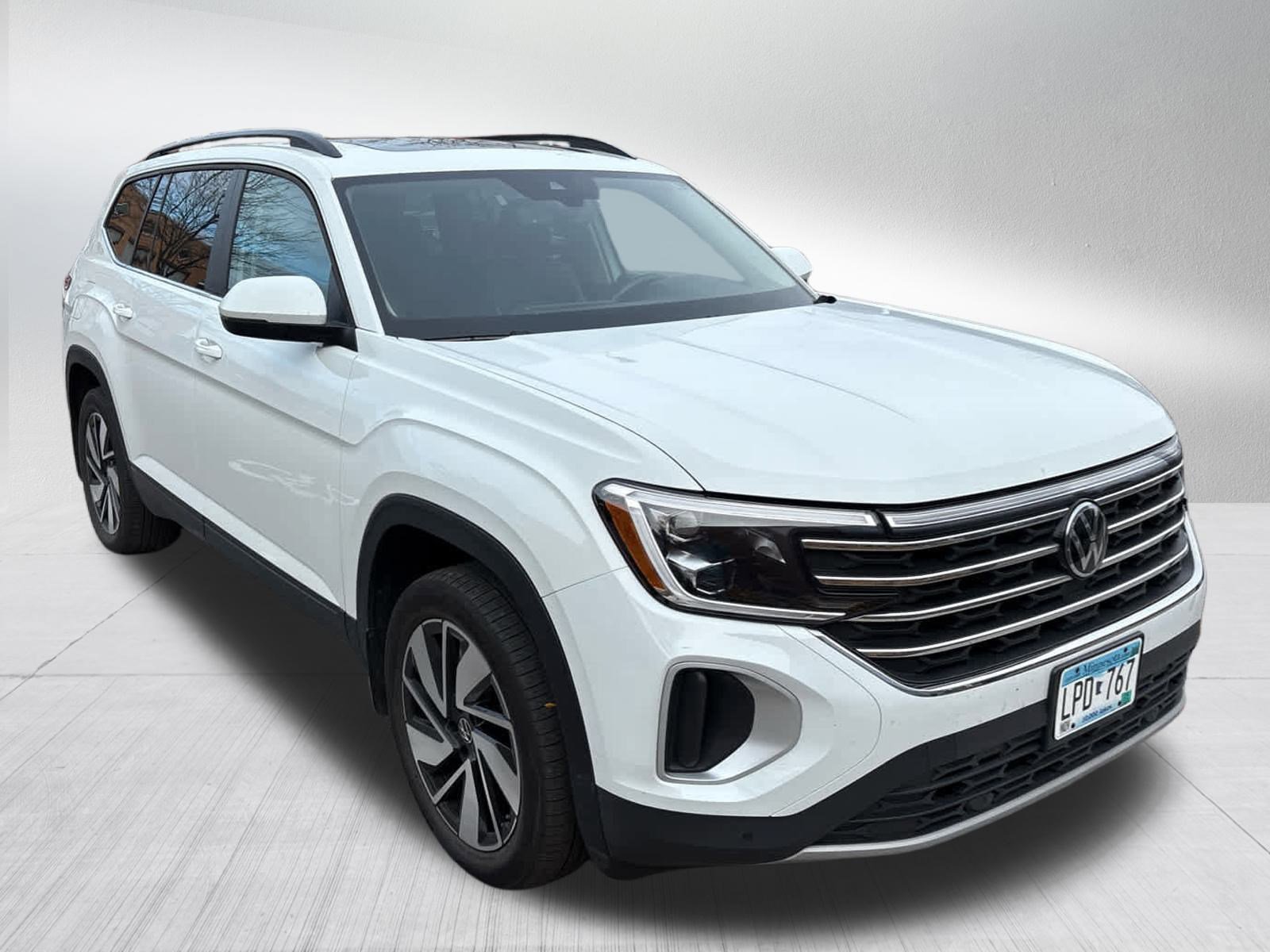 2024 Volkswagen Atlas SE Technology photo 2